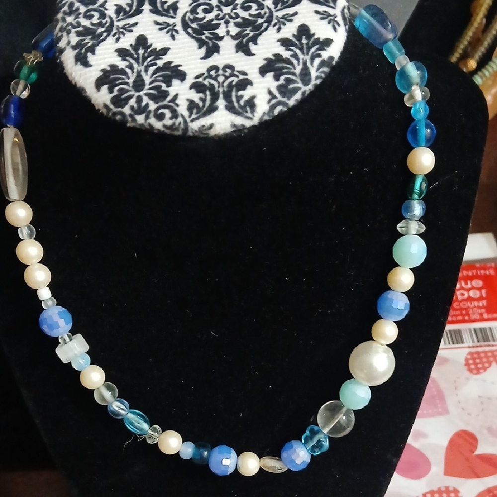 Elegant Blue and Pearl Beaded Necklace